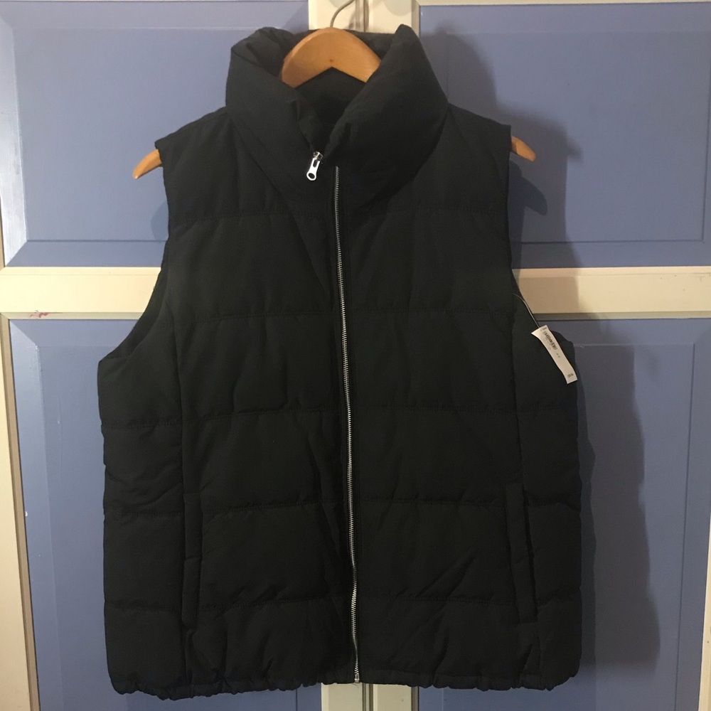 Black puffer vest